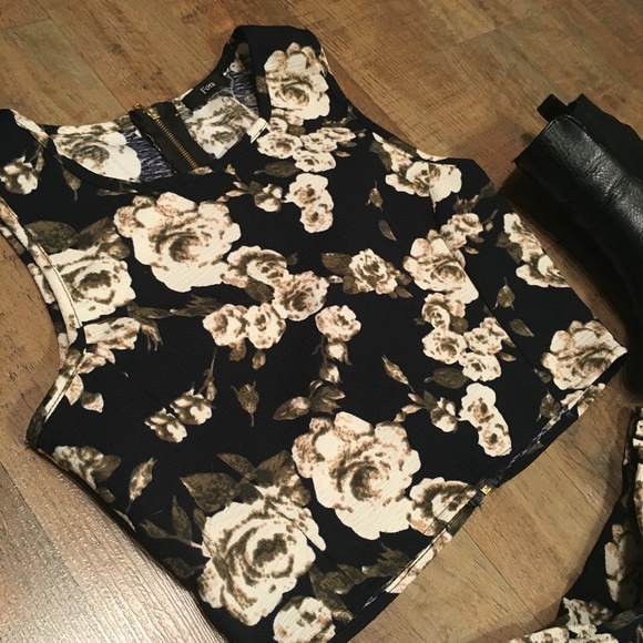 FORA 2-Piece Short Set - Picture 5 of 6